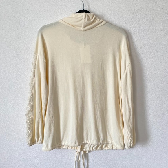 NWT Como Blu‎ Womens Top Sweater Cowl Neck Long Sleeve Lace Size L - Picture 2 of 10